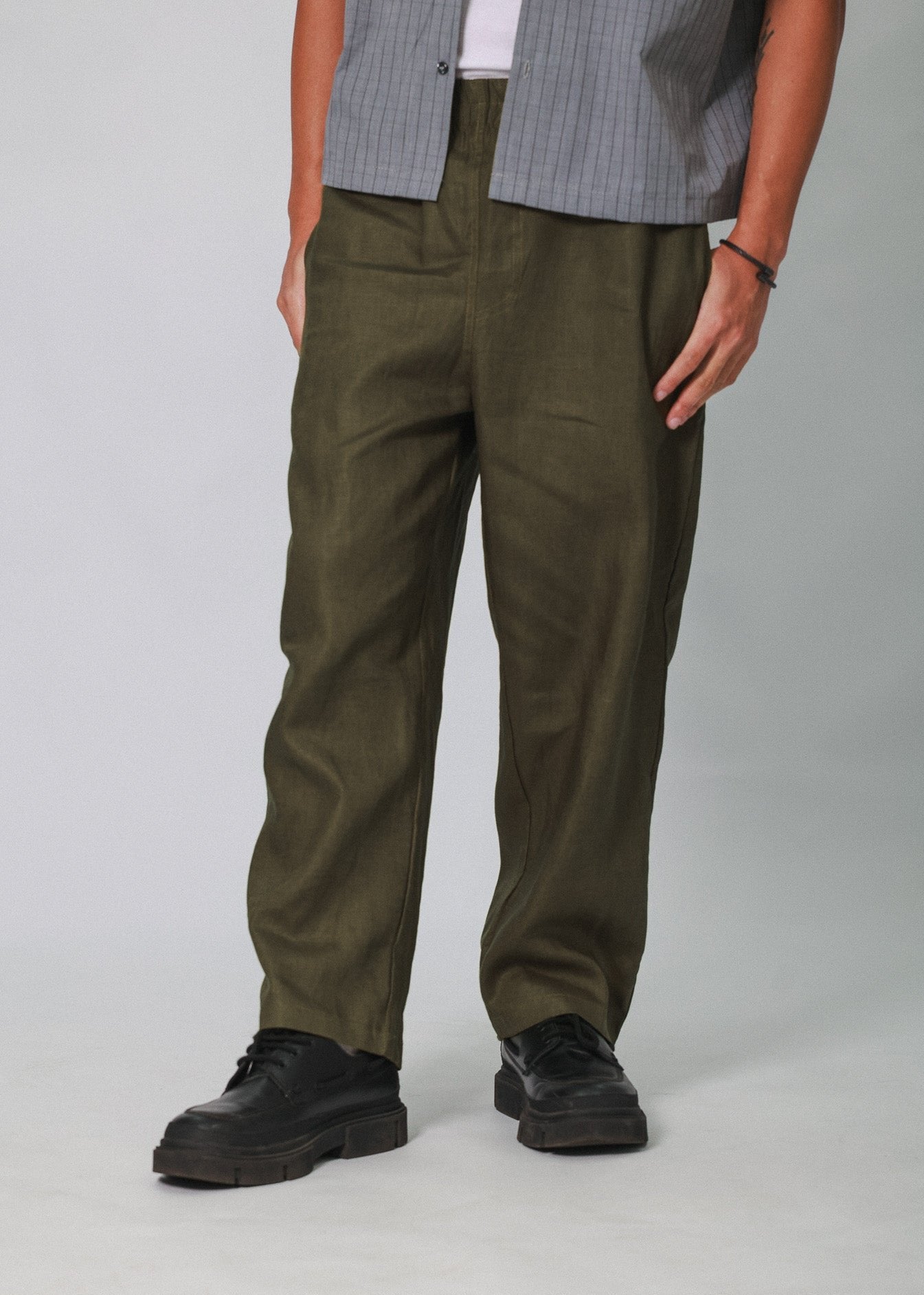 Linen Relaxed Pants in Moss